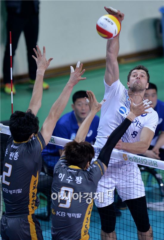 [포토]군다스, '내가 훨씬 높이 날았어'