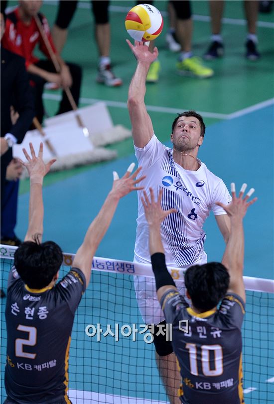 [포토]군다스, '더 높은 곳에서 강타'