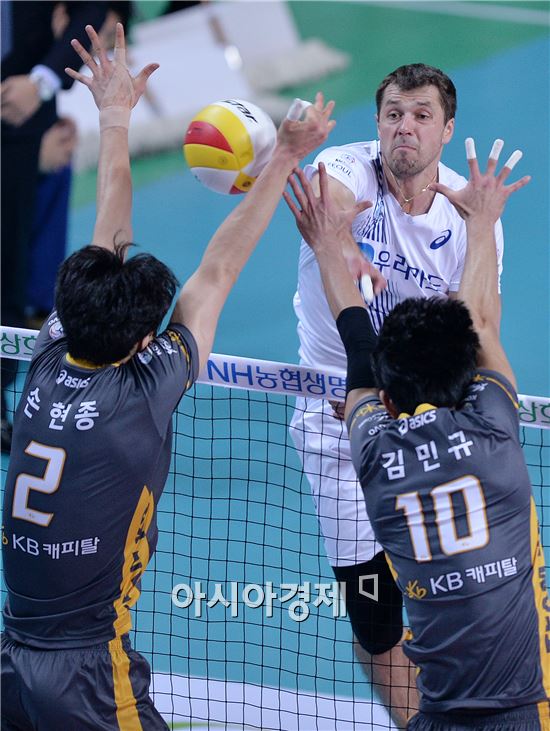 [포토]군다스, '블로킹 사이로 쏜다'