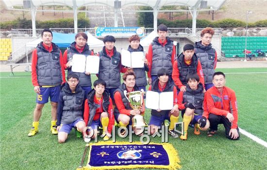 호남대 축구학과 지도, 광주엔젤FC축구단 전국 3연패 견인