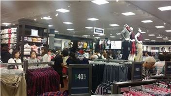 한국 쇼핑객들의 괌 '블프' 습격…이유 있는 '쇼핑 떼샷' 