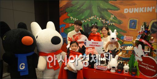 [포토]던킨, '가스파드&리사 쿠션' 프로모션