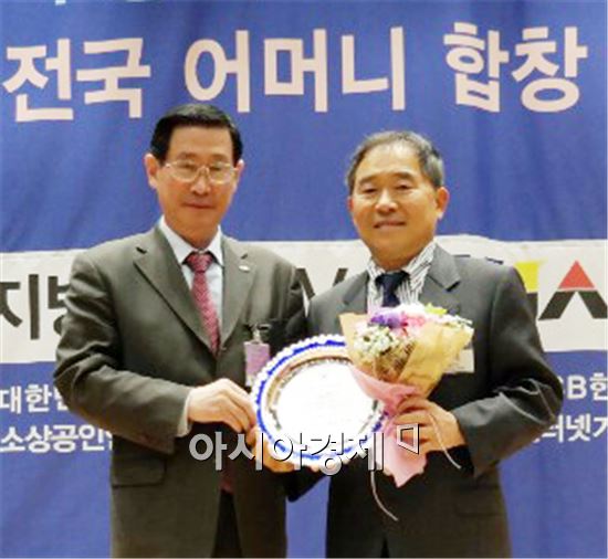 새정치민주연합 황주홍(전남 장흥 영암 강진) 의원이 지방자치 TV와 대한기자협회가 선정한 '2015대한민국 의정대상’수상자로 선정됐다. 
