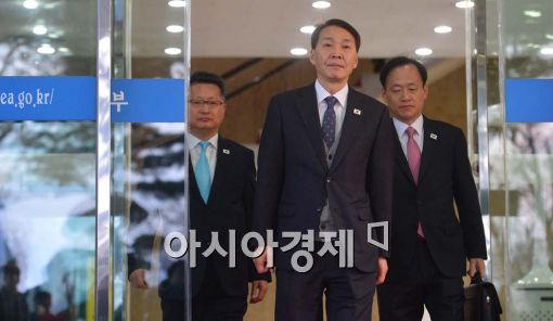 [포토]남북회담 실무접촉 대표단 출발 