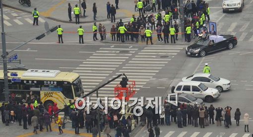 [포토]시민들의 배웅 속 故 김영삼 전 대통령 