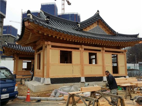 강남구 수성동에 건립주인 한옥 