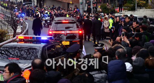 [포토]시민들과 마지막 인사하는 고 김영삼 전 대통령