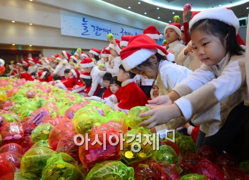 [포토]성동구 사랑의 저금통 모으기 행사 개최