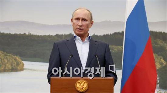 지대공 미사일 배치를 지시하는 블라디미르 푸틴 러시아 대통령
