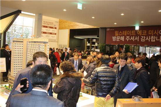 투자자 다 몰리나… '힐스테이트 에코 미사' 발 디딜틈없어