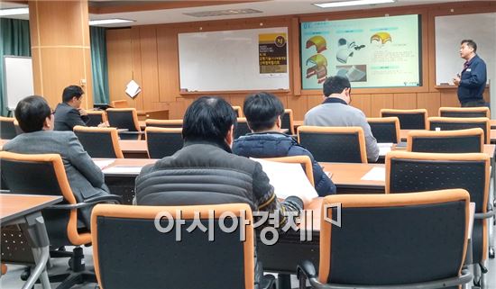 호남대학교 LINC사업단(단장 양승학)은 26일  광주 테크노파크 본부동 2층 2회의실에서 제3차 금형기술 협의회를 실시했다.
