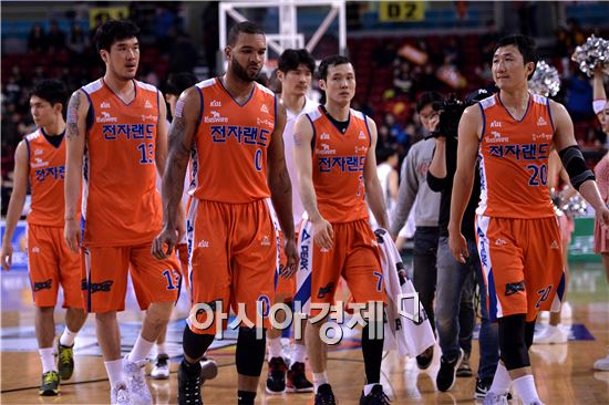 [포토]3연패에 빠진 전자랜드