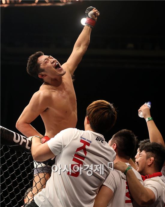 [포토]김동현, '화끈한 TKO 승리'