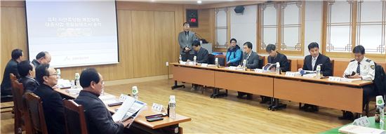 장흥군(군수 김성)은 지난 26일 군청 상황실에서 유치자연휴양림 복합재해대응 정밀실태조사 용역보고회를 실시했다.