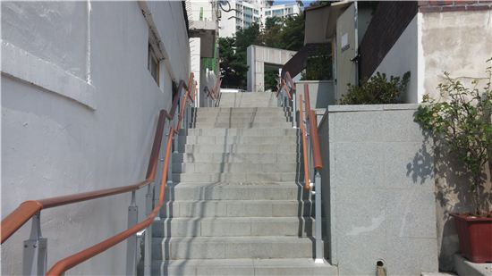 종로구 노후 된 계단 4개소 친환경 계단으로 정비 