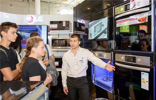 러시아 모스크바에 위치한 한국 가전업체의 매장.