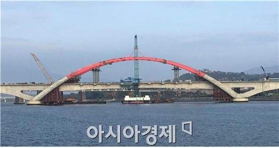 철도공단,경전선 섬진강 강아치교 성공적 설치 완료