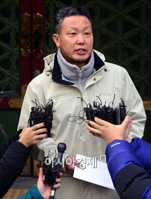 [포토]이세용 종무실장, '6일 까지 한 위원장 기다릴것'