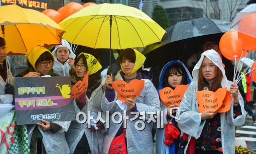 [포토]비 오는 날의 수요시위 