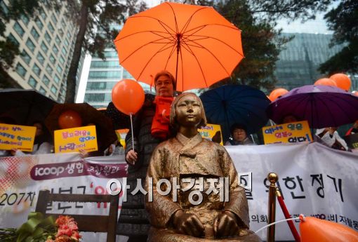日 "소녀상 철거"못박기...정부 오늘 '위안부 담판'