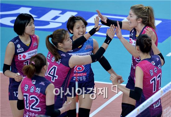 [포토]테일러, '토스가 좋았어'