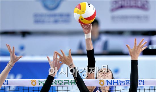 [포토]김혜진, '블로킹을 넘어'