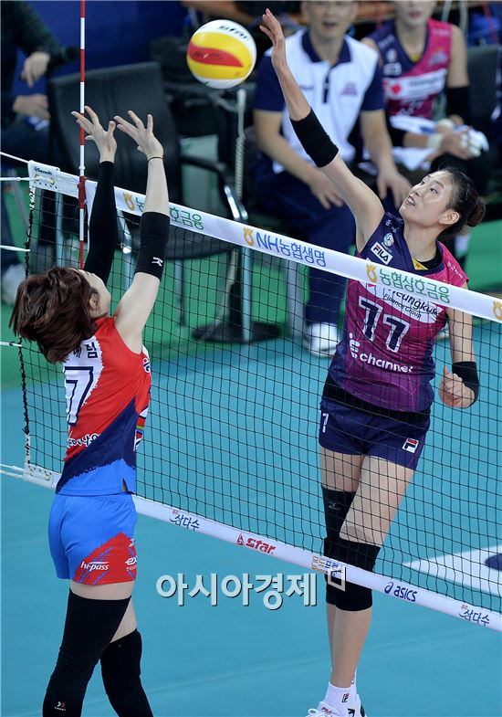 [포토]김수지, '막기 힘든 이동 공격'