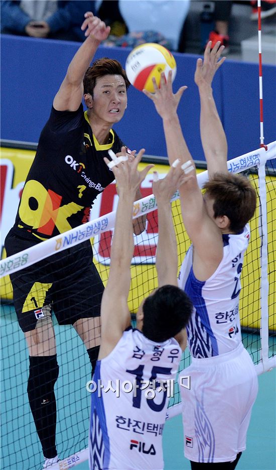 [포토]송명근, '이번엔 터치아웃 작전이야'