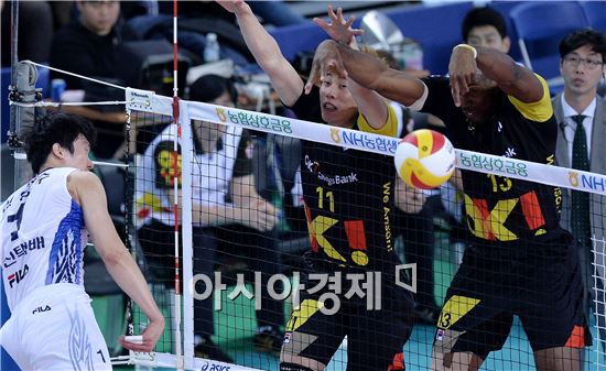 [포토]시몬, '완벽한 블로킹이야'