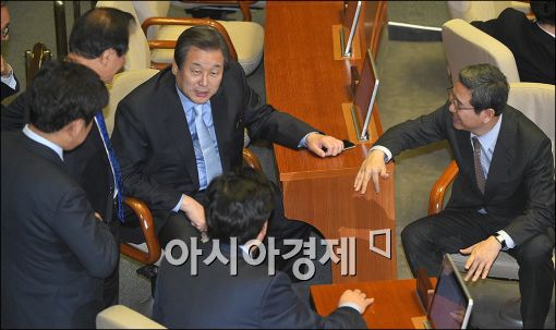 [포토]야당 기다리는 김무성 대표