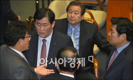 계파 수장들은 '침묵'…'시계제로' 與 전당대회