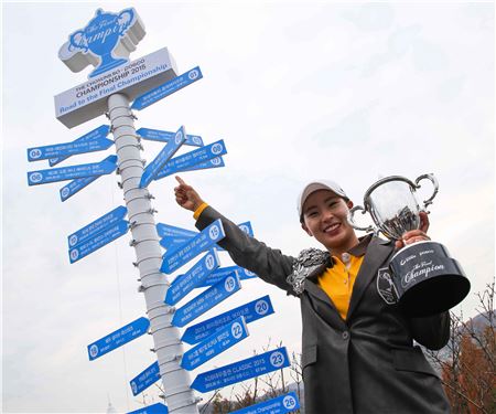 최혜정이 프로 데뷔 6년 만에 2015시즌 한국여자프로골프(KLPGA) 최종전 포스코챔피언십에서 생애 첫 우승을 일궈냈다.