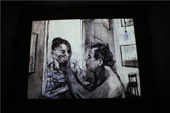 [오진희의 전시포커스]목탄으로 그린 남아공 잔혹사