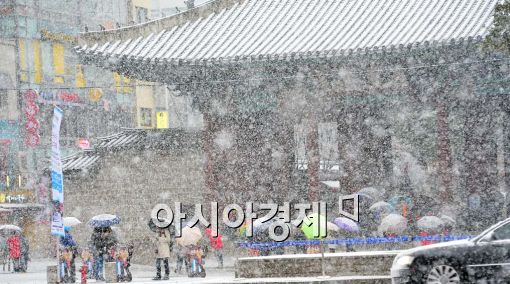 [포토]하얀 점묘화가 된 서울 