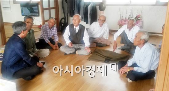 장흥군 용산면(면장 김승환)에서 이웃이 이웃을 돌보고 지지하기 위한 인적안전망으로 지난해 12월에 구성된 복지이장이 지역의 숨은 복지 일꾼으로 역할을 톡톡히 해내고 있다.

