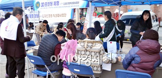 호남대학교 전통시장대학협력사업단(단장 임창욱)이 개최하는 ‘제2회 월곡시장 토요축제’가 11월 28일 광산구 월곡시장 일대에서 열렸다.
