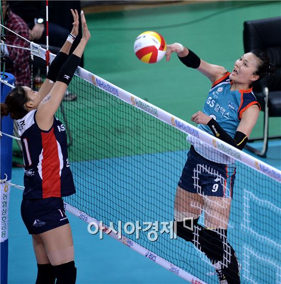 [포토]표승주, '블로킹을 피해 빈 곳으로'