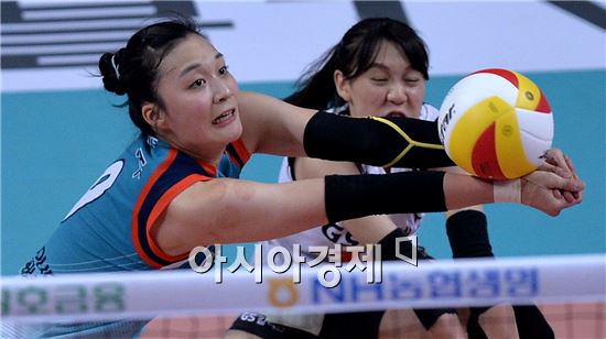 [포토]표승주, '리시브는 내가'