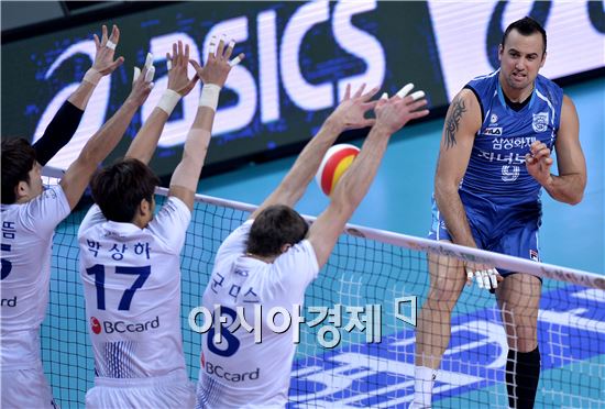 [포토]그로저, '블로킹에 막히다니'