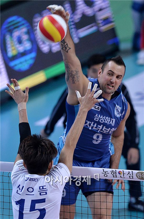 [포토]그로저, '초강력 스파이크'