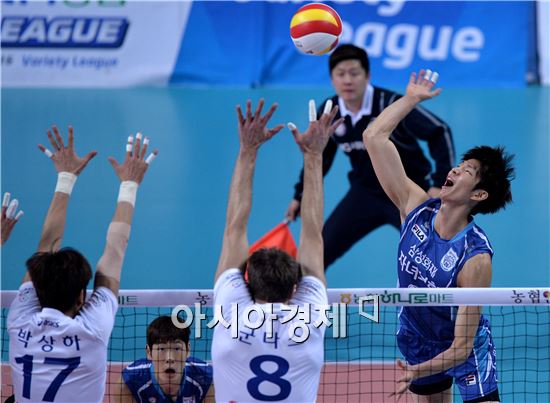[포토]스파이크 공격 시도하는 류윤식