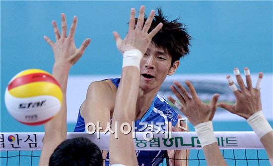 [포토]류윤식, '블로킹 뚫었다!'