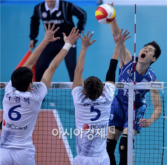 [포토]최귀엽, '내 공격은 귀엽지 않아'