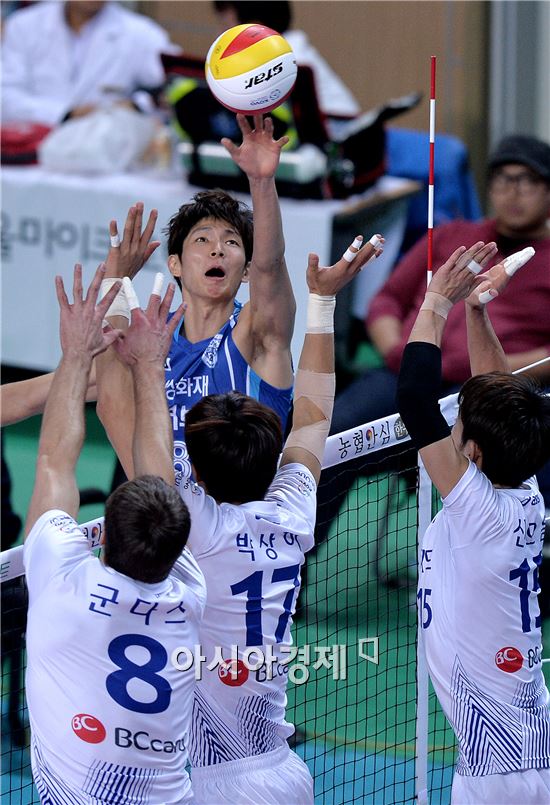 [포토]류윤식, '블로킹을 무용지물로 만든 팁 공격'