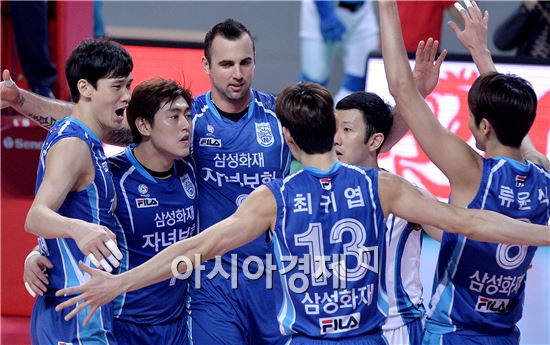 [포토]환호하는 삼성화재, '7연승으로 2위 점프!'