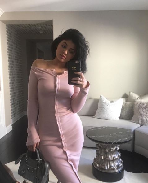 [포토] 카일리 제너, 사랑스러운 핑크빛 원피스