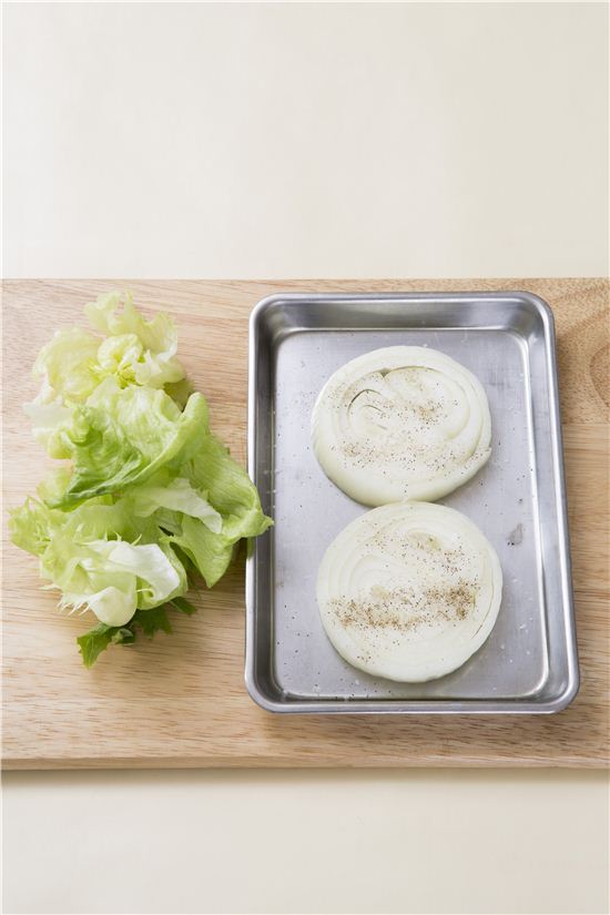 「오늘의 레시피」구운 양파를 넣은 블랙퍼스트 샌드위치