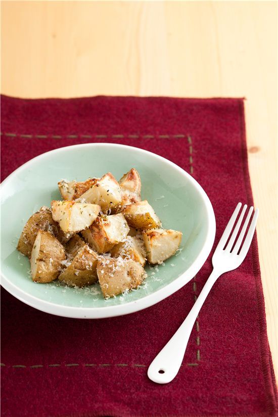 [브런치와 간식사이] 파르메산 치즈를 뿌린 '감자구이'