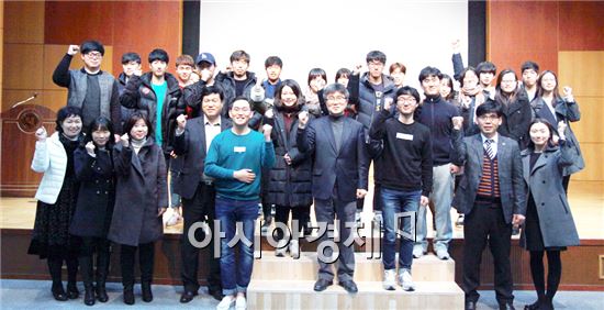 호남대학교 학술정보원(원장 임동옥)은  지난 2일  성인관 1층 국제회의실에서 ‘행복한 책읽기’ 최종 발표회를 실시했다.  
