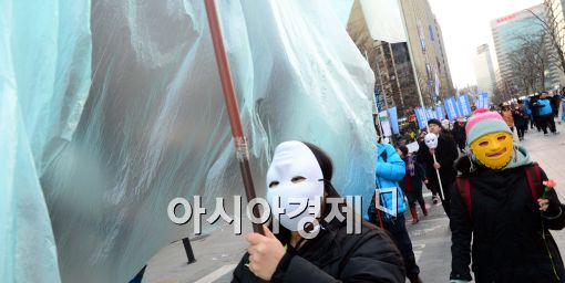 [포토]복면 쓰고 집회 참가한 시민들
